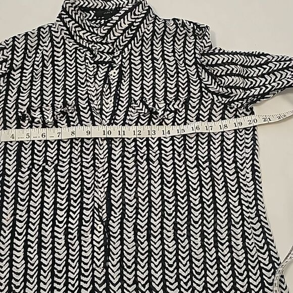 J. Crew button-down shirt size small. - Picture 5 of 8